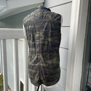 Caslon Camo vest